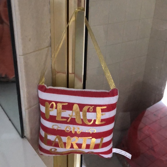 2 Christmas themed soft decorative hanging pillows - Picture 16 of 16